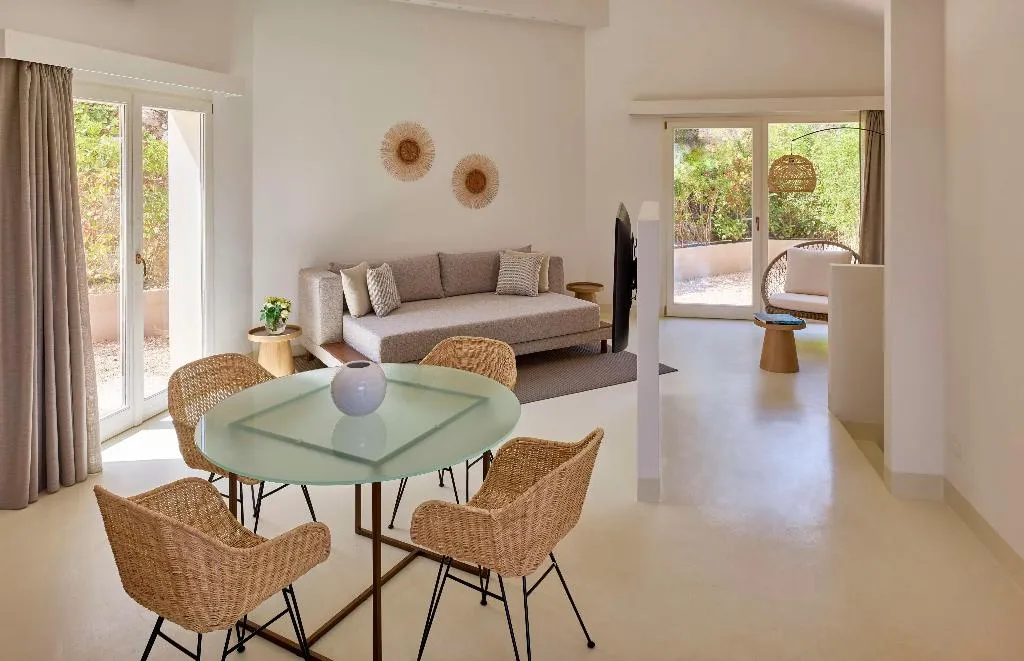 SUITE STANDARD Room, Baia di Chia Resort Sardinia, Curio Collection, Cagliari