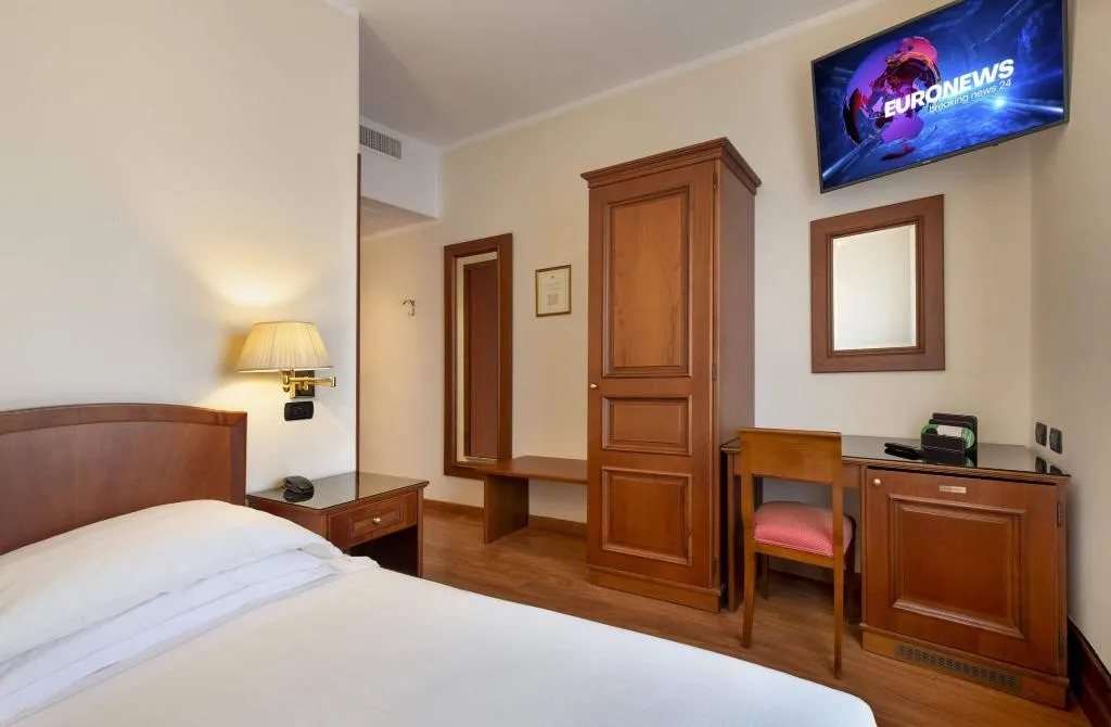 SINGLE STANDARD Room, Lancaster Hotel, Milan