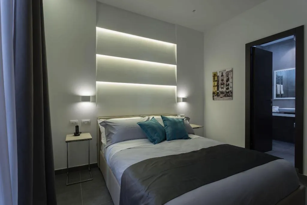 Room, Twice Naples, Naples