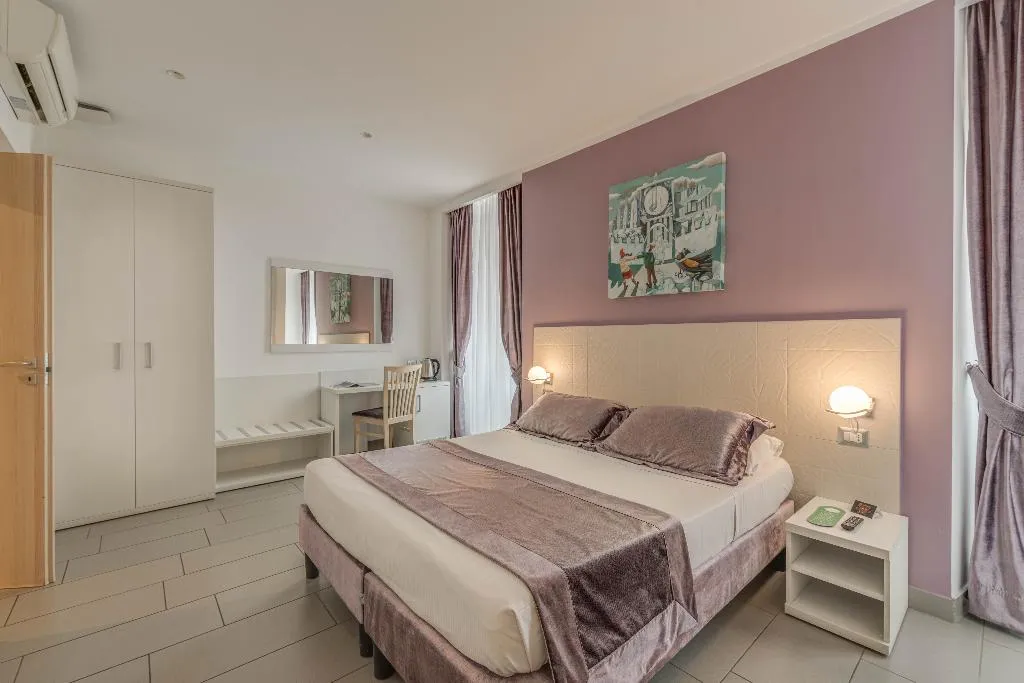 QUADRUPLE STANDARD Room, Trevi Palace Hotel, Rome