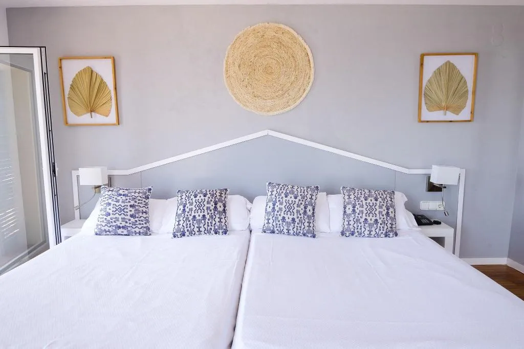 Room, Subur, Costa Brava