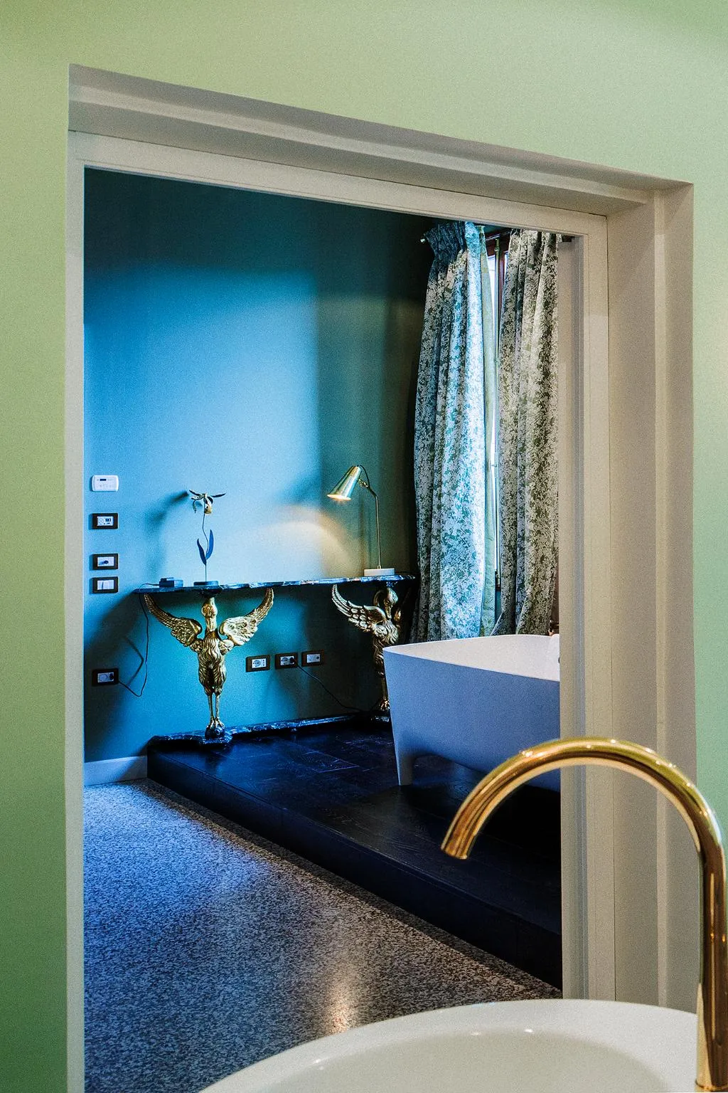 JUNIOR SUITE DELUXE CANAL VIEW Room, Hotel Heureka, Venice