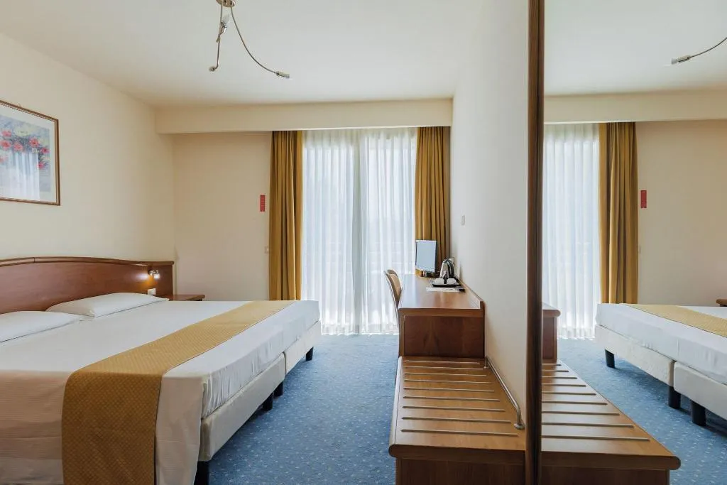 DOUBLE CLASSIC DOUBLE BED Room, Hotel Du Parc Sirmione, Milan