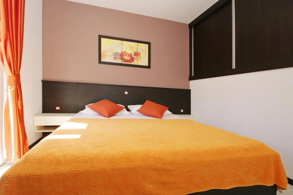 APARTMENT CAPACITY 4 Room, Apartments Elza, Split