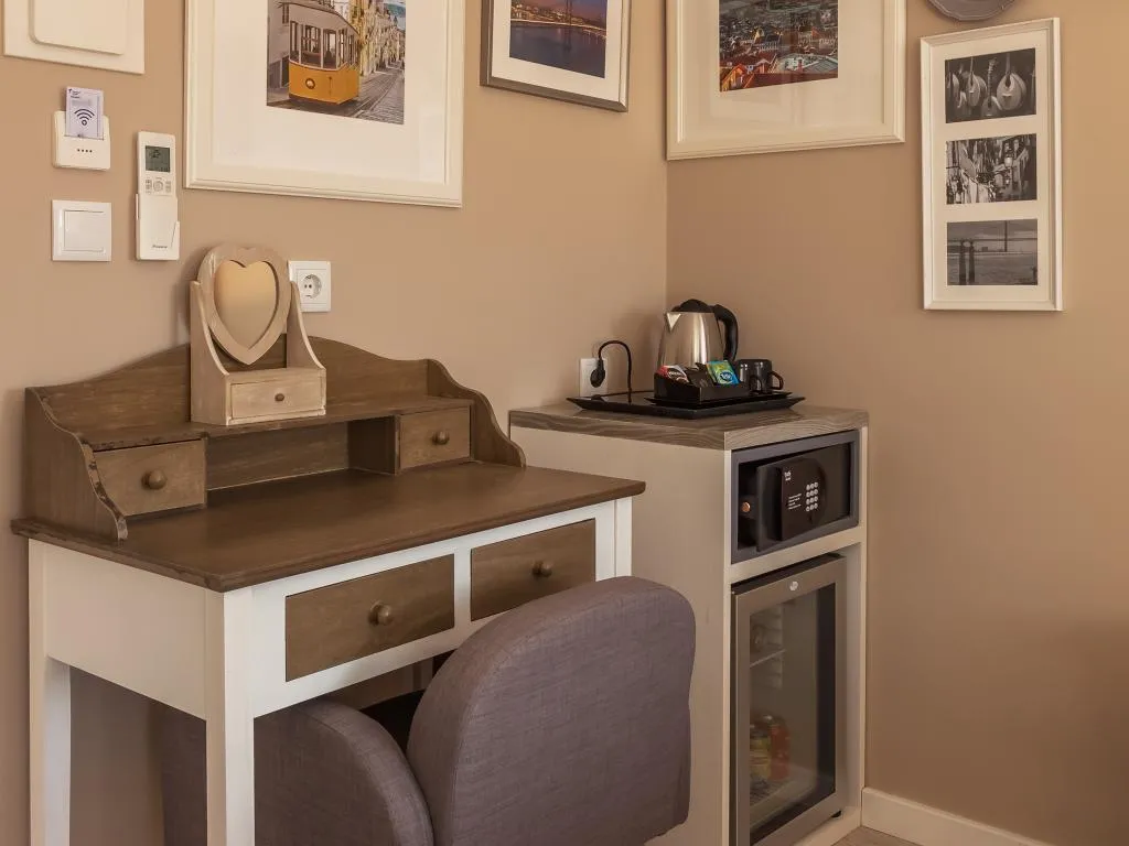 DOUBLE SUPERIOR Room, Vila Garden Guesthouse, Lisbon