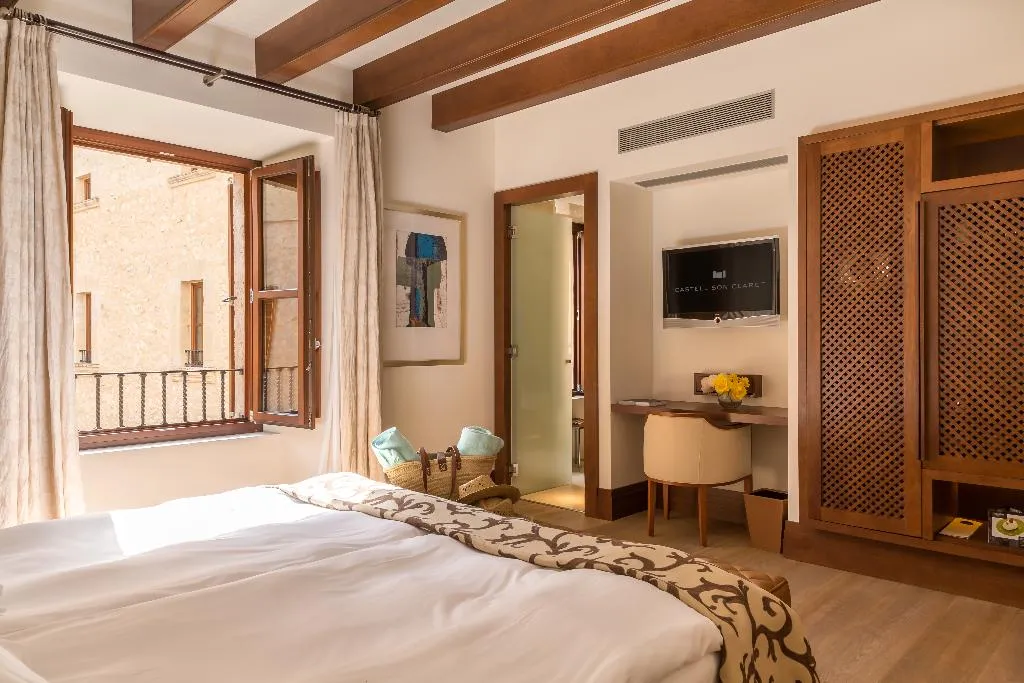 SINGLE STANDARD Room, Castell Son Claret, Majorca