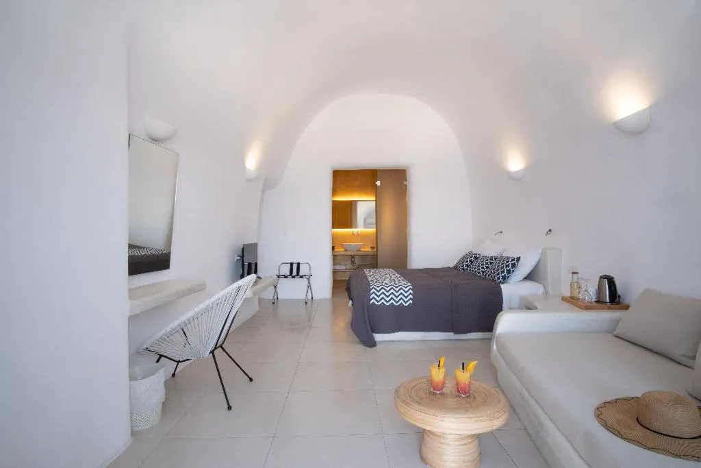SUITE SUPERIOR WITH VIEWS Room, On The Cliff, Santorini