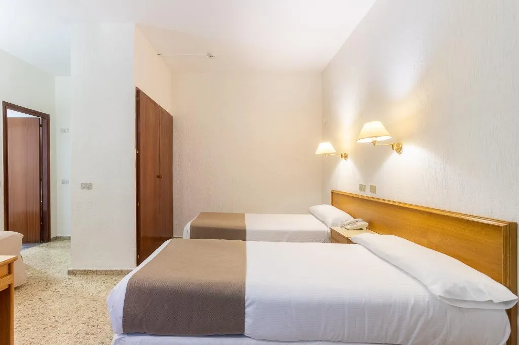 Double or Twin CAPACITY 3 Room, Leuka, Costa Blanca