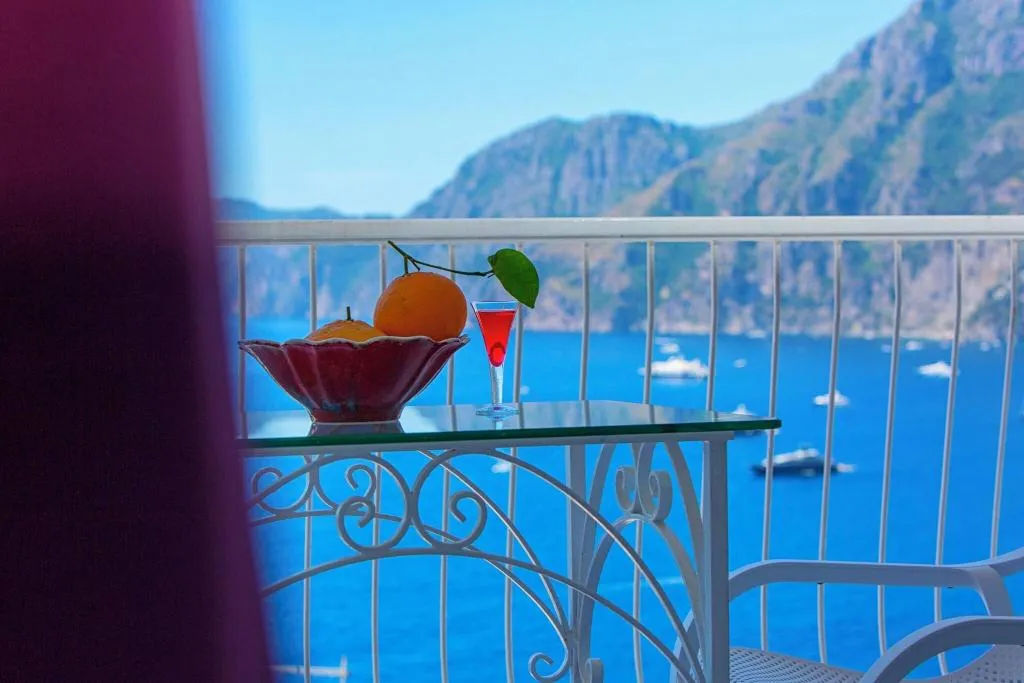 Room, Smeraldo, Naples