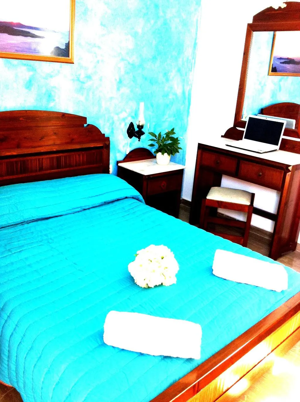 Double or Twin STANDARD Room, Emmanuela Studios, Santorini