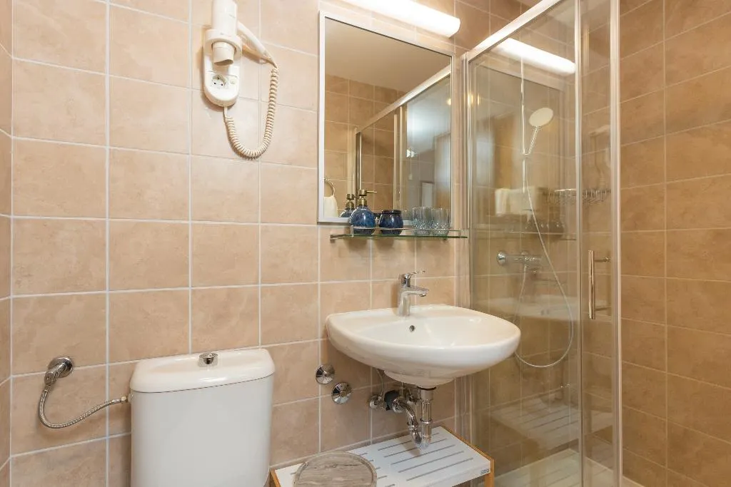 TWIN ONE BEDROOM ONE BATHROOM Room, Villa Arausa, Split