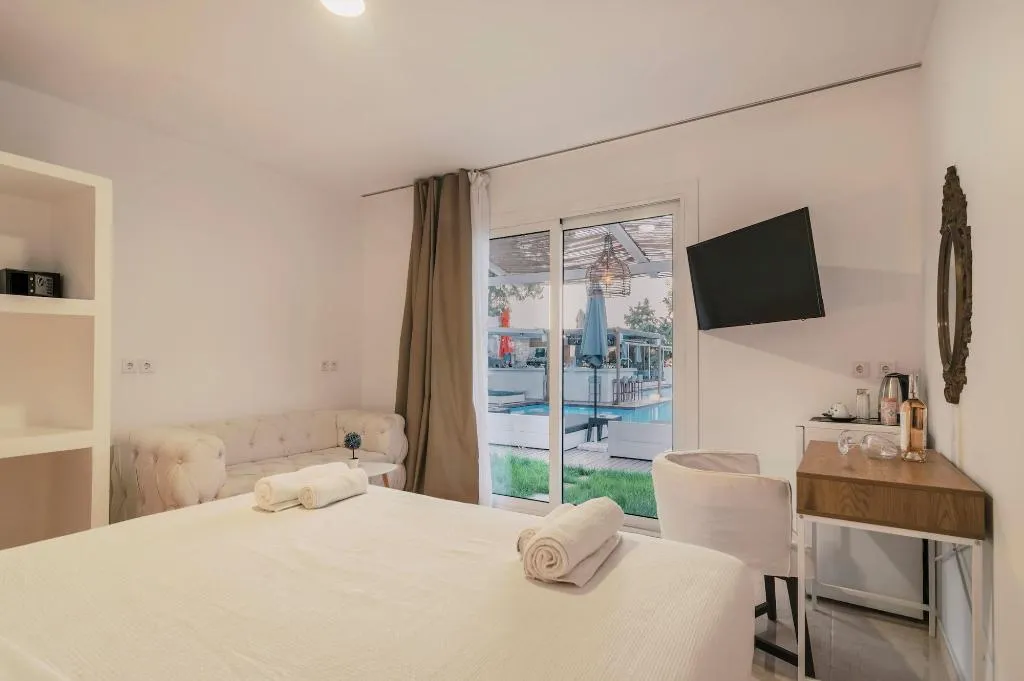 Room, Bamboo Suites, Rhodes