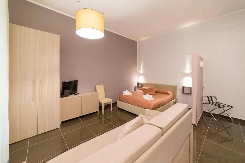 Room, Be Italian Bovio Flats, Naples