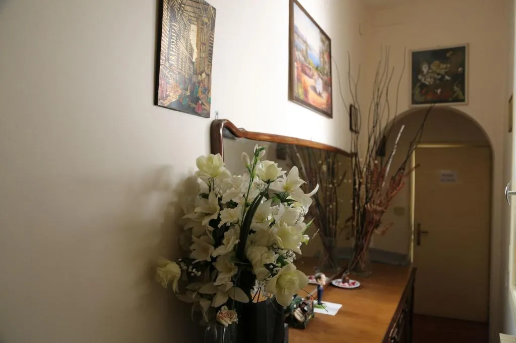 Room, Riverbanks, Florence