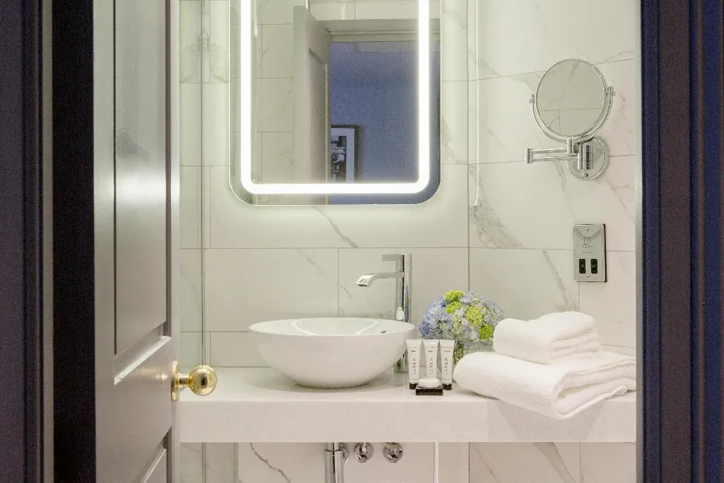 DOUBLE CLASSIC KING BED Room, The Davenport, Dublin