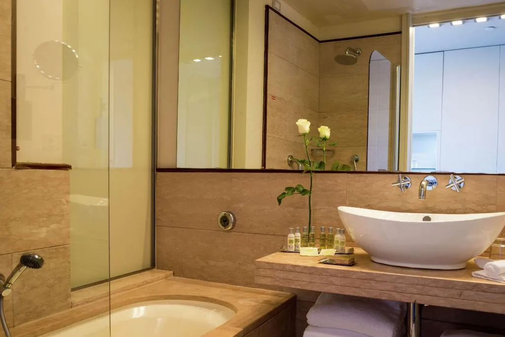 TWIN STANDARD Room, DoubleTree by Hilton Florence Metropole, Florence