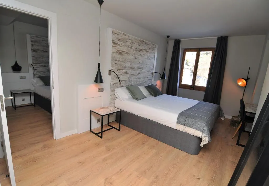 Room, Cims de Camprodon, Barcelona