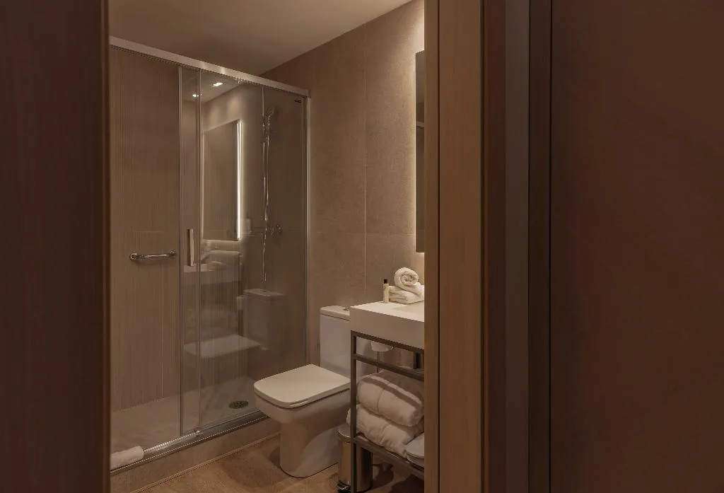 DOUBLE DELUXE SUPERIOR Room, Gran Hotel Barcino 4*S, Barcelona