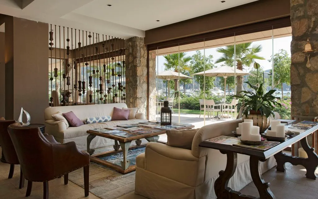 Lobby, Marti Hemithea, Dalaman