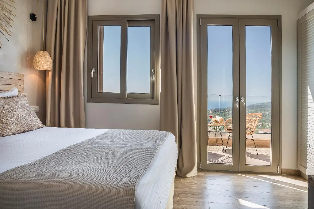 JUNIOR SUITE DELUXE ONE BED Room, Diana Suites Trapezaki, Kefallinia