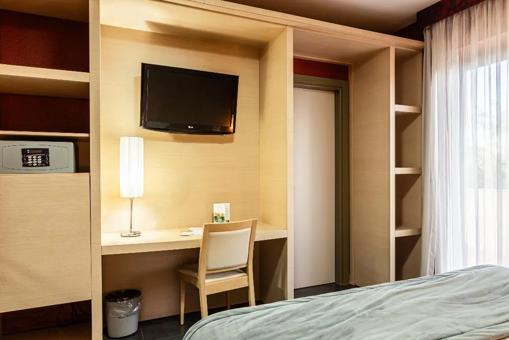 Double or Twin STANDARD Room, Hotel Premiere, Naples