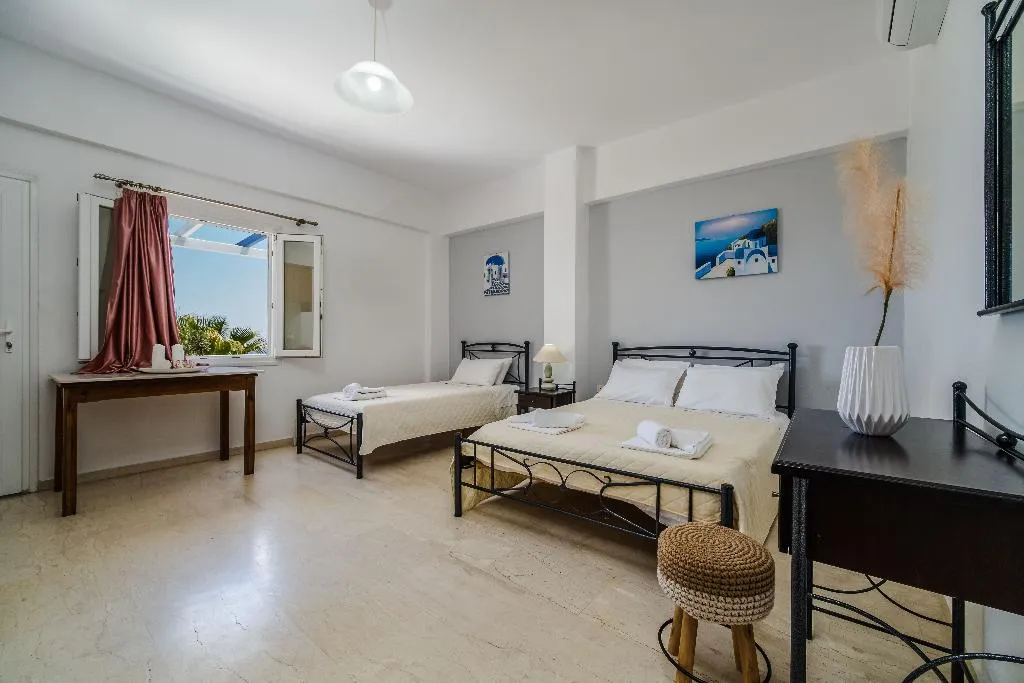 QUADRUPLE STANDARD Room, Stavros Villas, Santorini