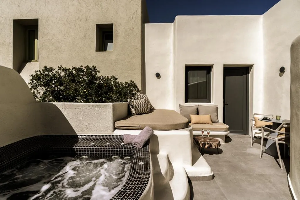 JUNIOR SUITE WITH JACUZZI Room, Aeon Suites by Mr and Mrs White, Santorini