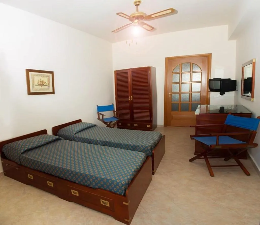 Room, Elihotel, Catania