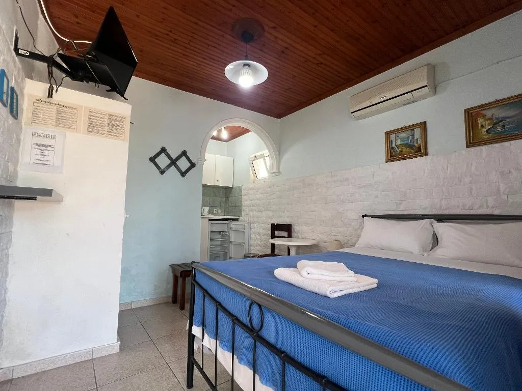 STUDIO CAPACITY 1 Room, Andromaches Holiday apartments, Corfu