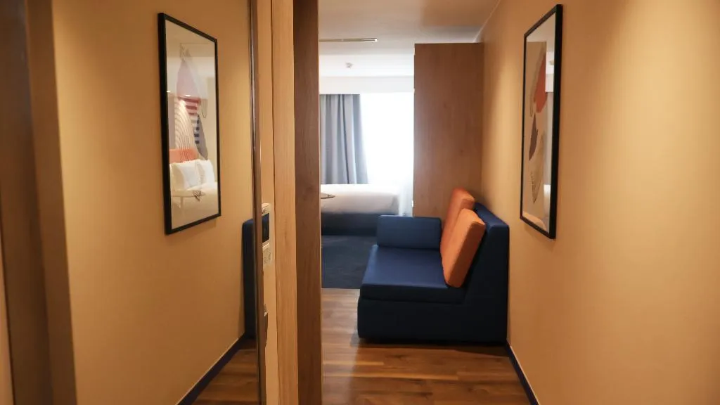 SUITE QUEEN SIZE BED Room, Holiday Inn Express Lisbon Principe Real, by IHG, Lisbon