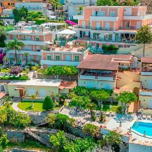 La Pergola e Villa Flavio, Naples