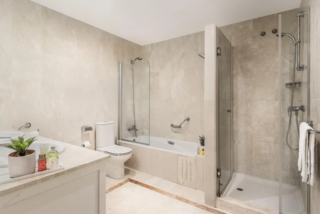 APARTMENT THREE BEDROOMS WITH PRIVATE POOL Room, Colina del Paraiso, Costa Del Sol