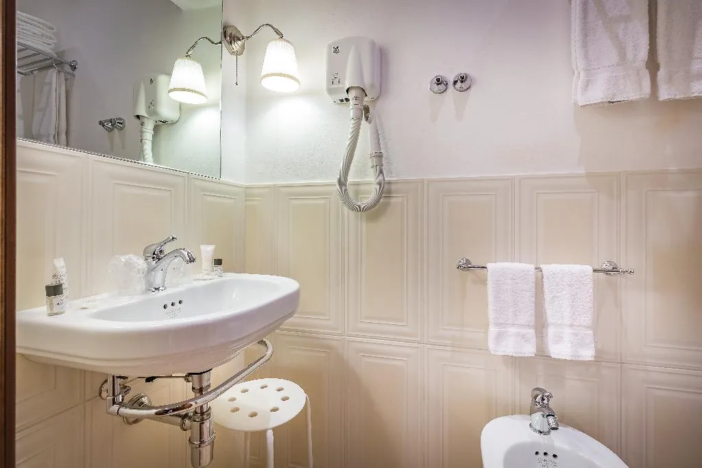 DOUBLE ECONOMY Room, Hotel Ungherese Small Luxury Hotel, Florence