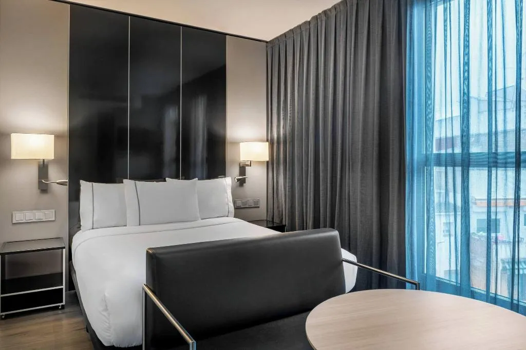 DOUBLE QUEEN SIZE BED Room, AC Barcelona Sants, Barcelona