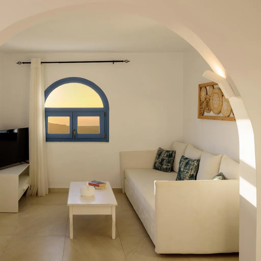 APARTMENT SUPERIOR Room, Kamares Apartments, Santorini