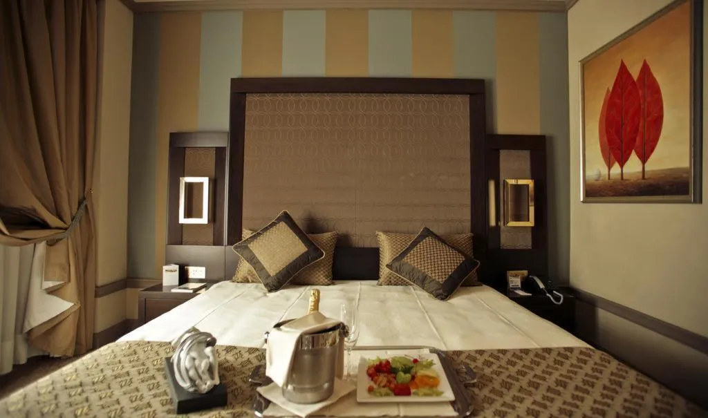 JUNIOR SUITE STANDARD Room, Grand Visconti Palace, Milan