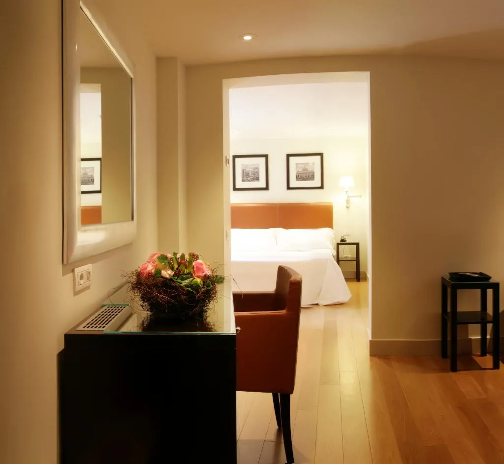 DOUBLE SUPERIOR Room, Albergo Santa Chiara, Rome