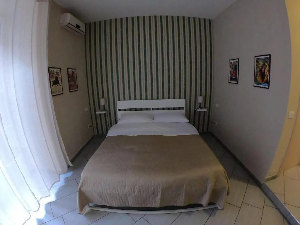 Room, B&B 248, Naples