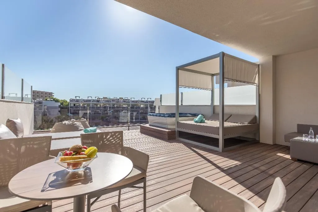 SUITE CAPACITY 3 Room, Zafiro Palace Palmanova, Majorca