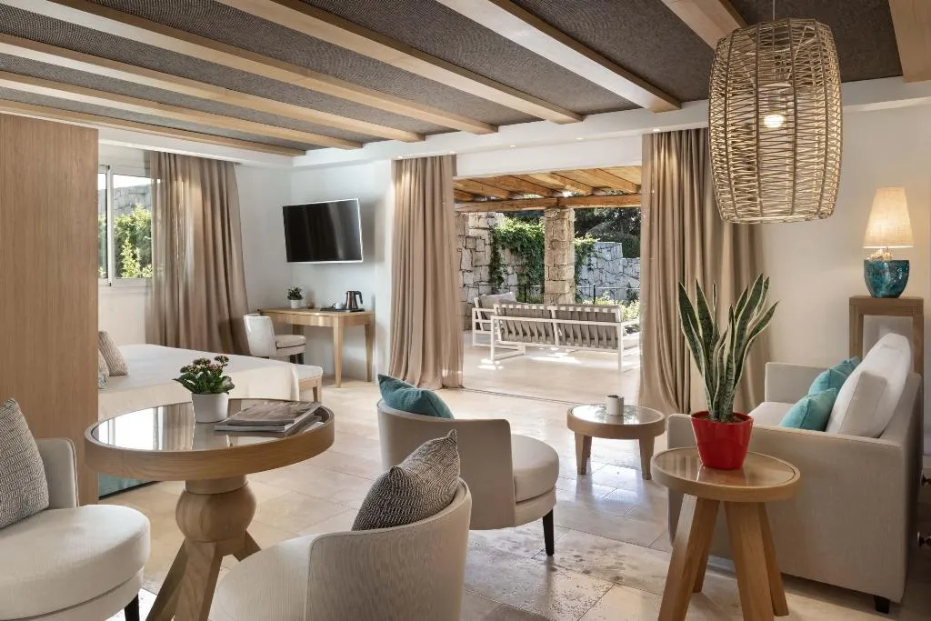 SUITE POOL VIEW Room, Grand Relais dei Nuraghi, Olbia