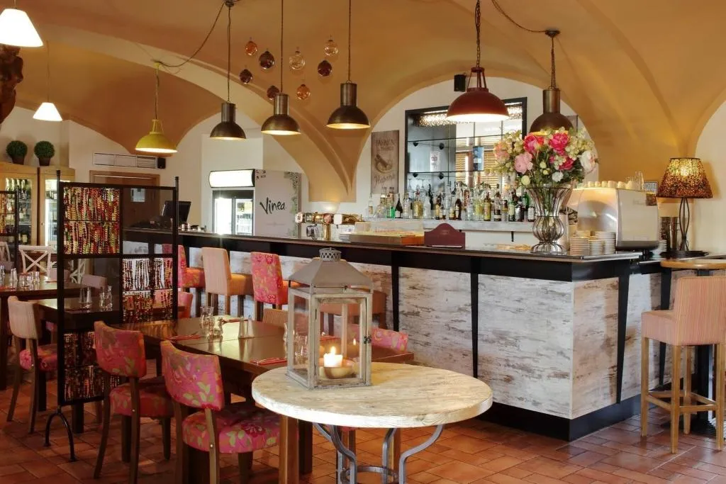 Bar, Hotel Chvalska Tvrz, Prague