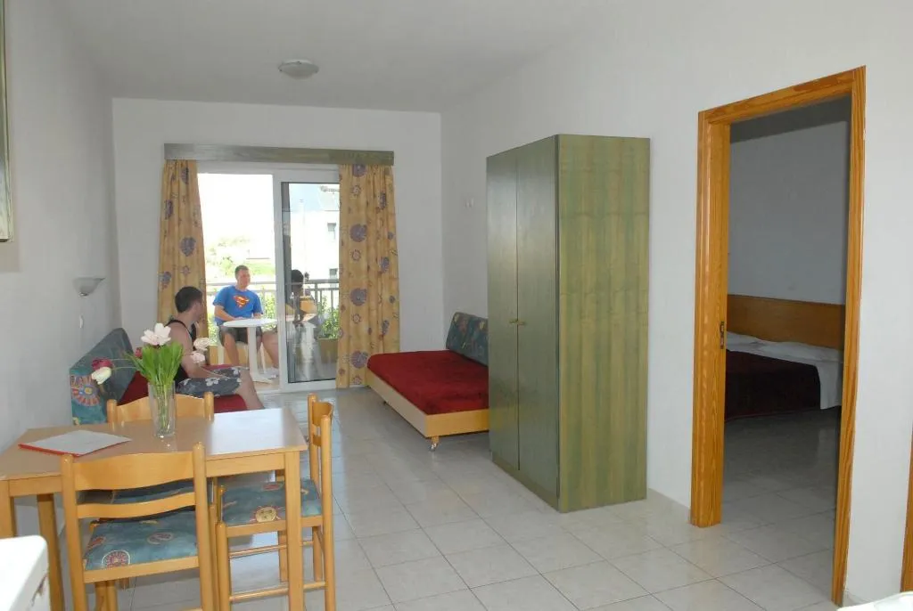 Room, Barbie, Rhodes