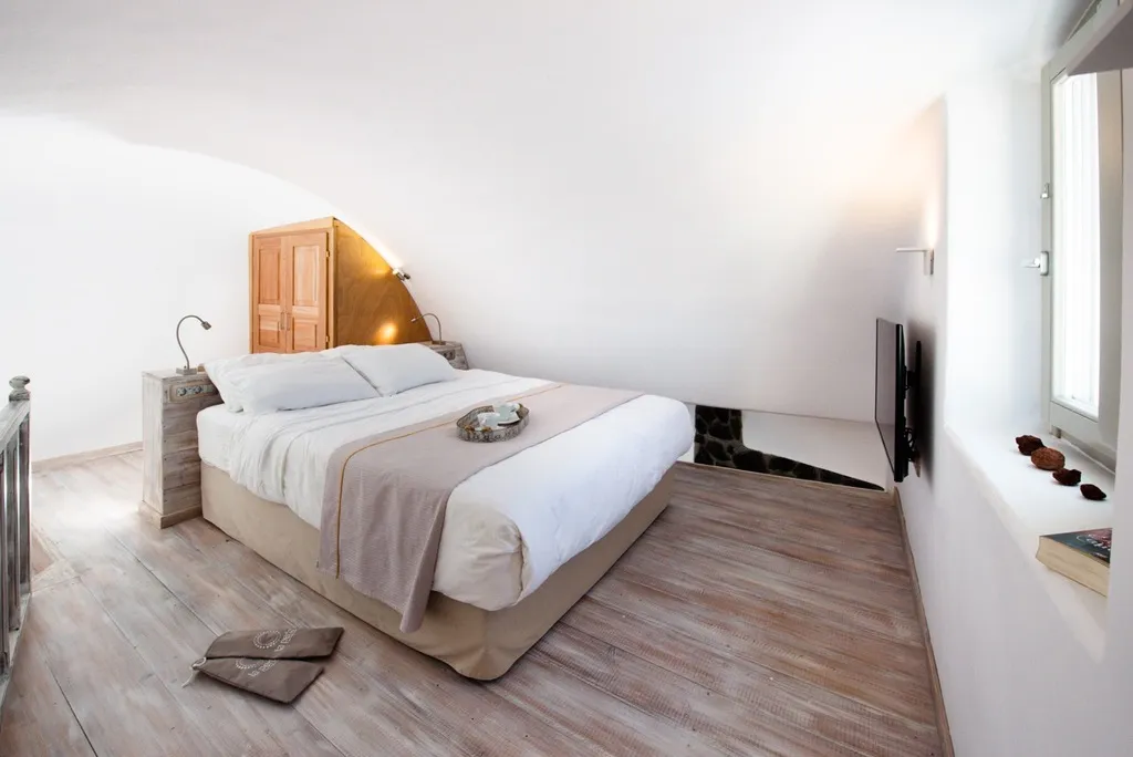 JUNIOR SUITE STANDARD Room, La Perla Villas and Suites, Santorini