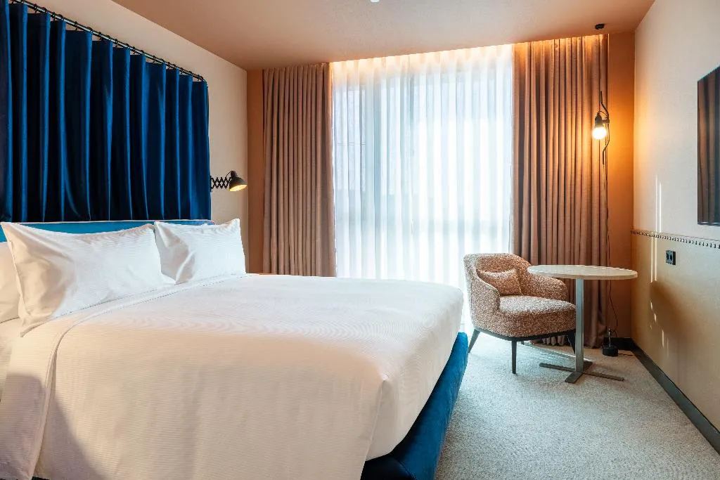 Double or Twin Accessible KING SIZE BED Room, Cenica Porto Hotel, Curio Collection By Hilton, Porto