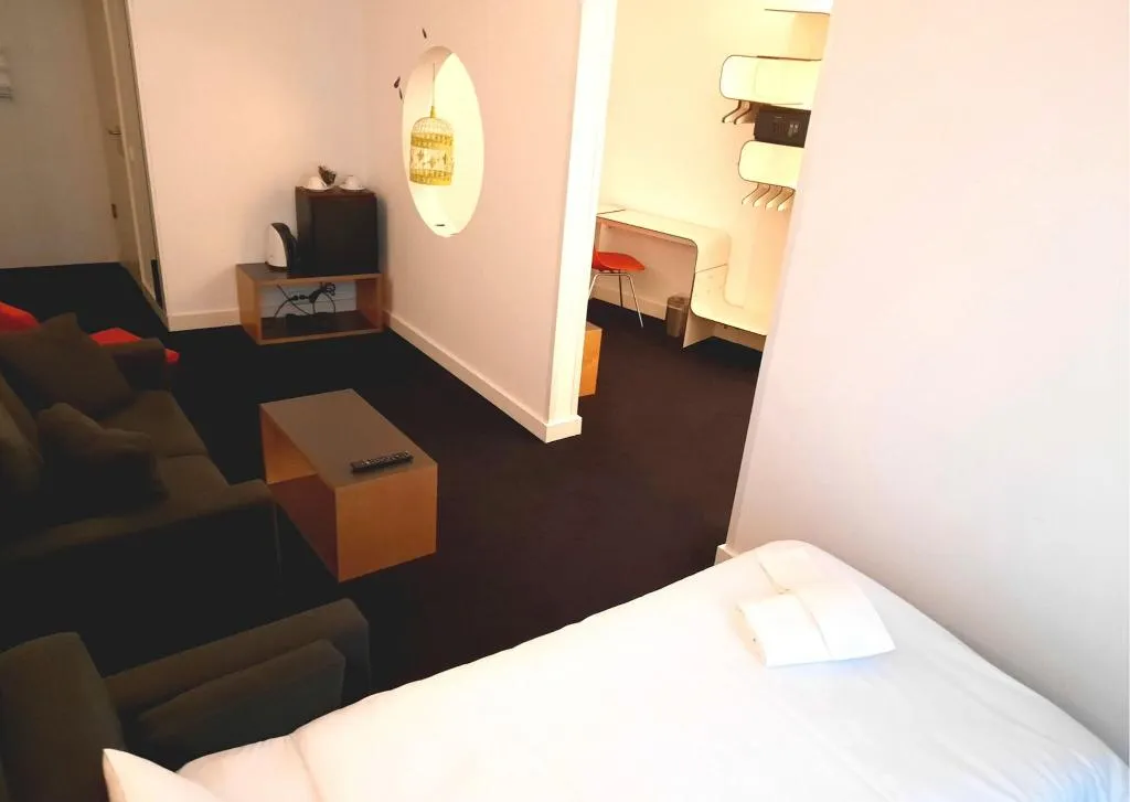 JUNIOR SUITE WITH DOUBLE BED Room, Gat Point Charlie, Berlin