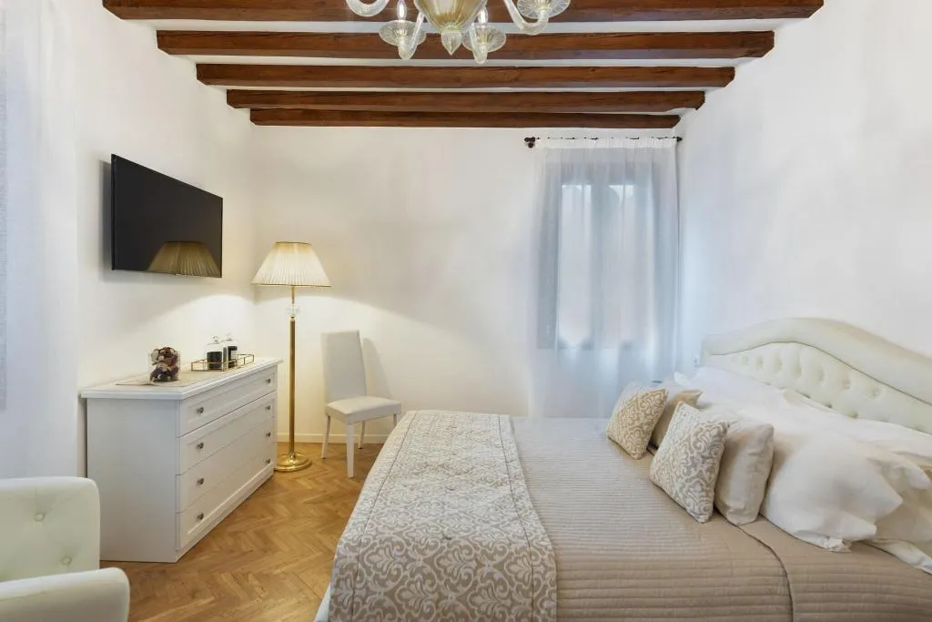 APARTMENT SUPERIOR RIVER VIEW Room, AD Place Venice, Venice