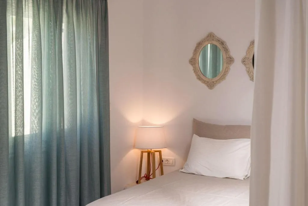 Double or Twin QUEEN SIZE BED Room, Hermes, Santorini