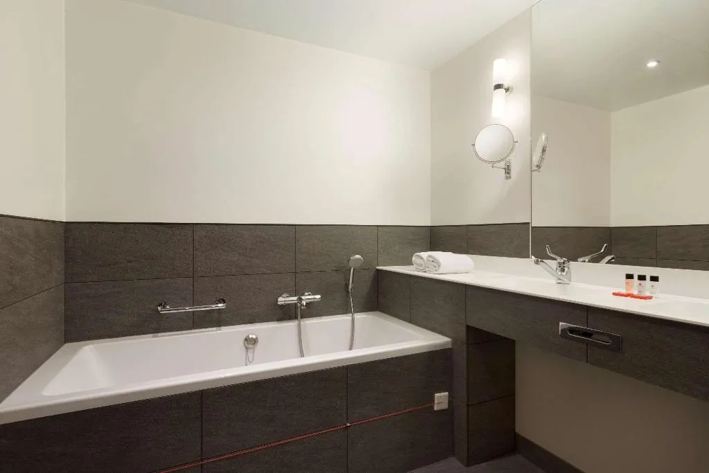 Room, Leonardo Hotel Amsterdam Rembrandtpark, Amsterdam