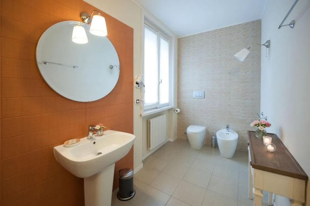 Room, Thea Monza, Milan