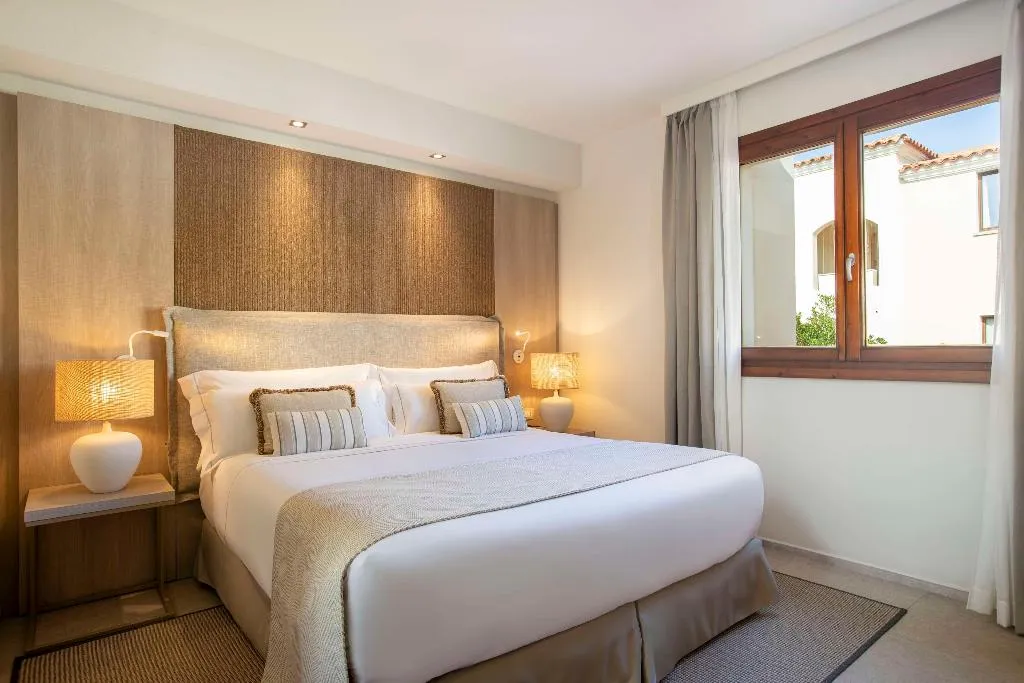 DOUBLE SUPERIOR KING BED Room, Mangia's Santa Teresa Sardinia, Curio Collection, Olbia